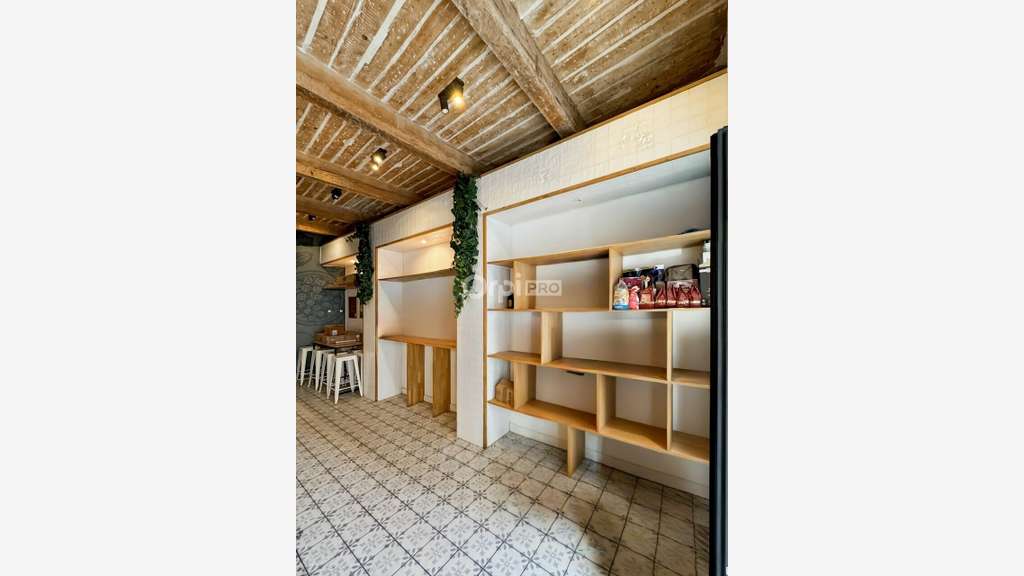 AV local rénové 115m² empl stratégique à Marseille