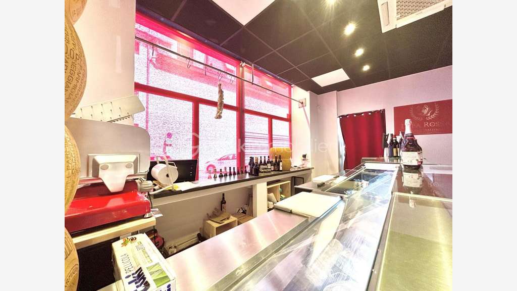 Cède pas-de-porte épicerie 35m² à Chambéry centre