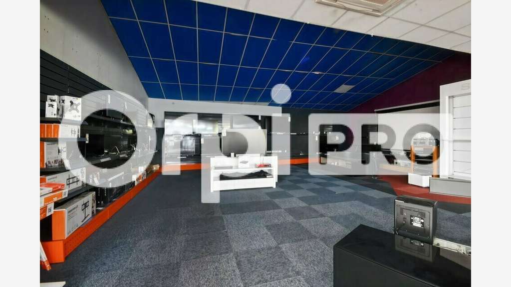 Cède cellule commerciale 990m² en ZA à La Rochelle