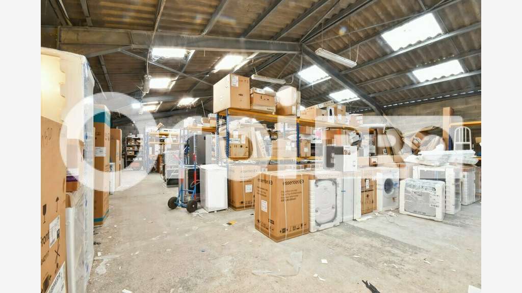 Cède cellule commerciale 990m² en ZA à La Rochelle