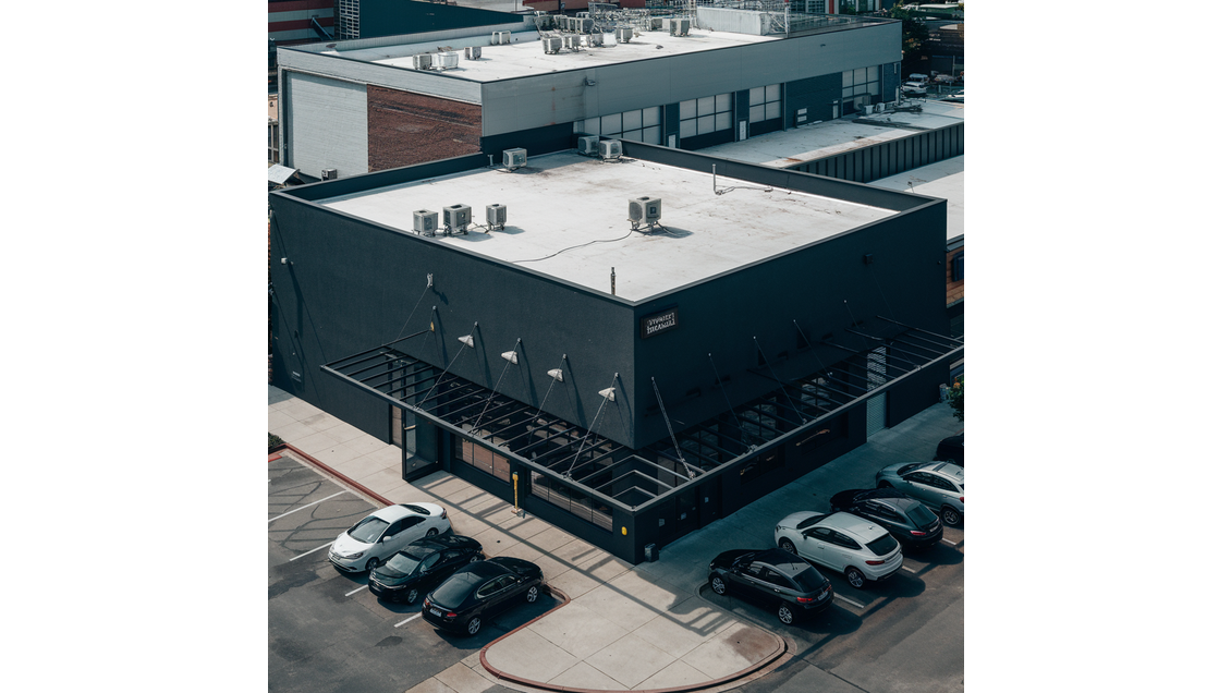 AV local commercial ou artisanal de 1000m² Manche