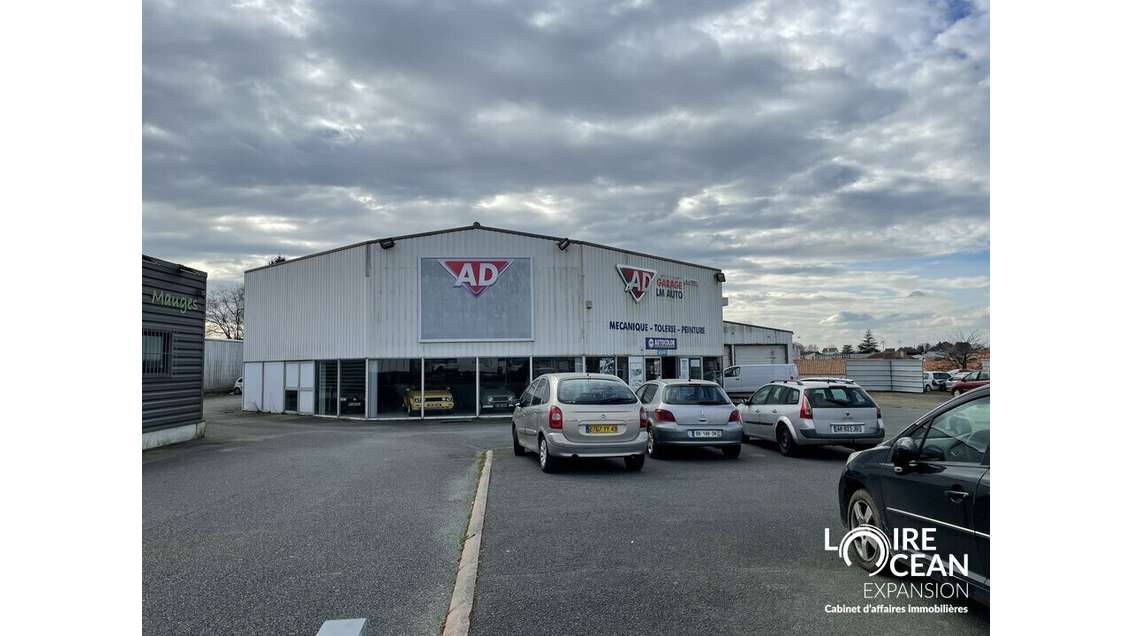 Murs commerciaux 5100m² à vendre à Beaupréau