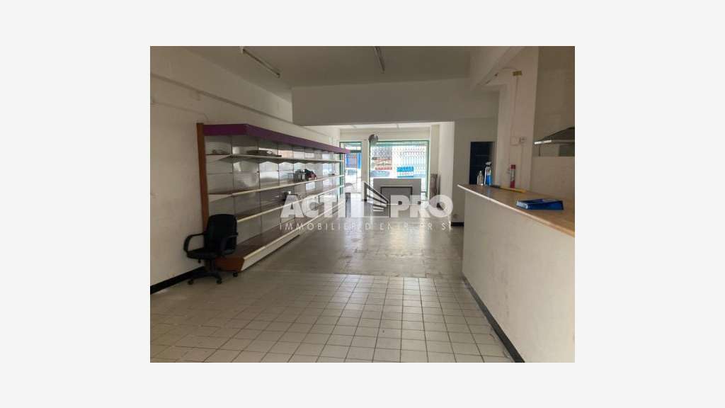 À vendre local commercial 72m² déjà loué à Céret