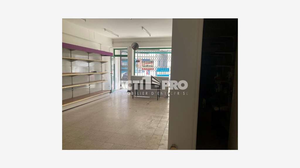 À vendre local commercial 72m² déjà loué à Céret