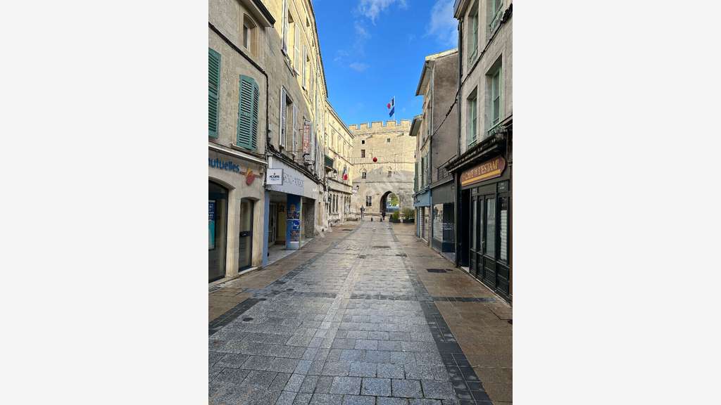 A vendre murs commerciaux de 760m² à Verdun centre