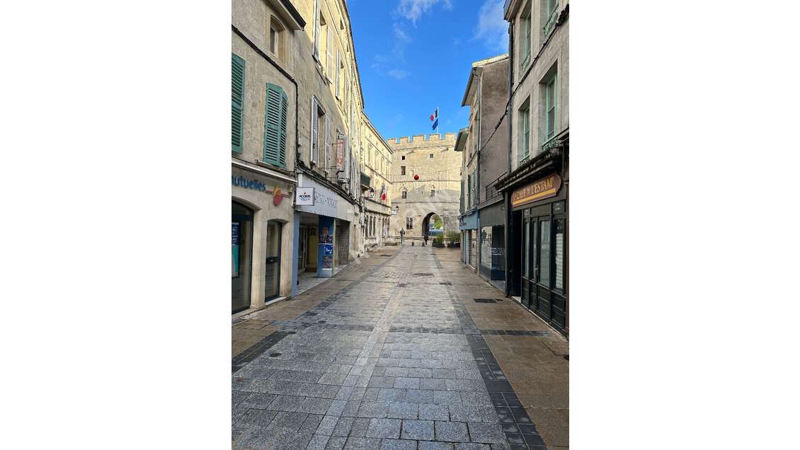 A vendre murs commerciaux de 760m² à Verdun centre