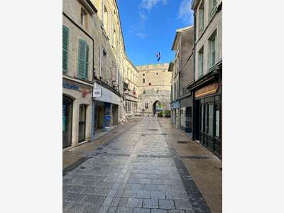 A vendre murs commerciaux de 760m² à Verdun centre