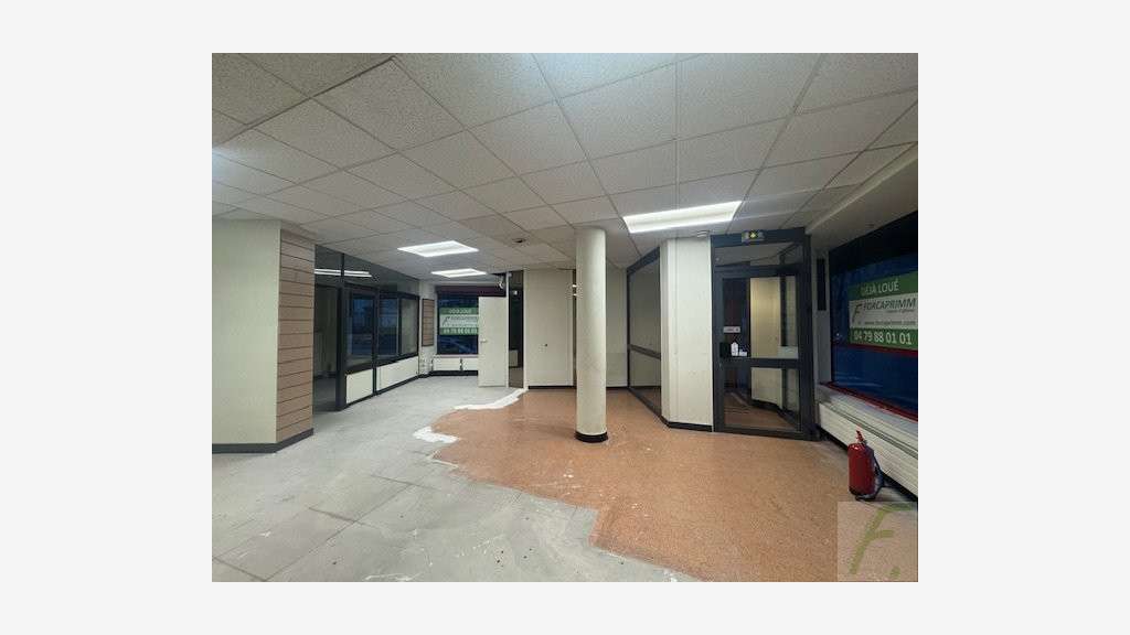 A murs 110m² sur axe très passant de Chambéry