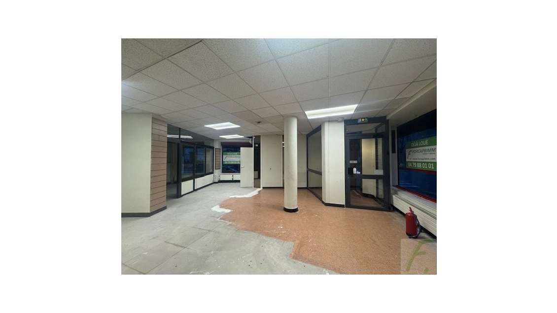 A murs 110m² sur axe très passant de Chambéry