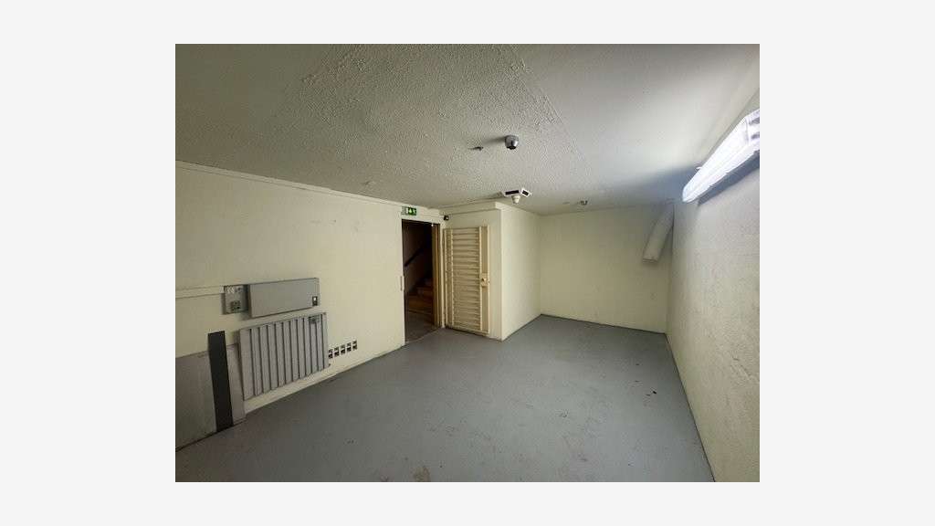 A murs 110m² sur axe très passant de Chambéry