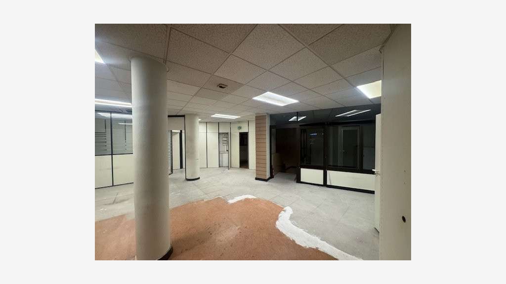 A murs 110m² sur axe très passant de Chambéry