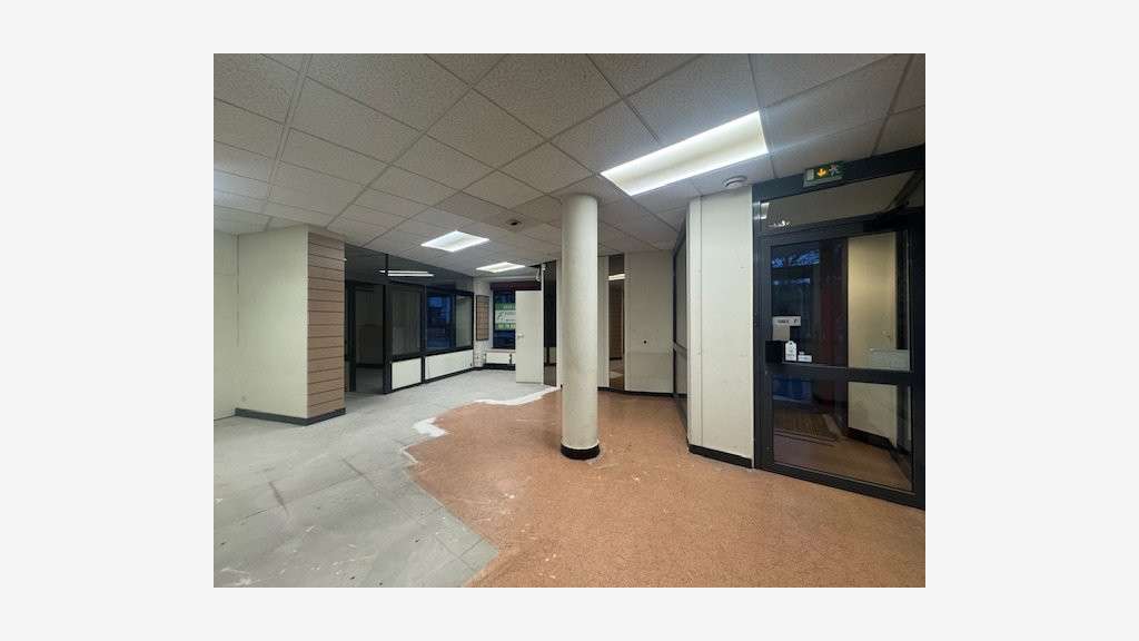 A murs 110m² sur axe très passant de Chambéry