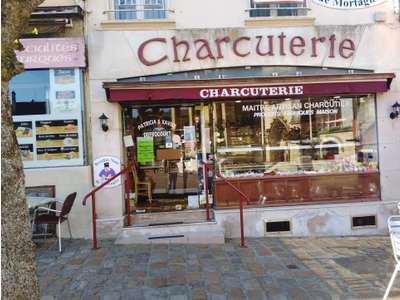 AV murs occupés à Mortagne-au-Perche centre