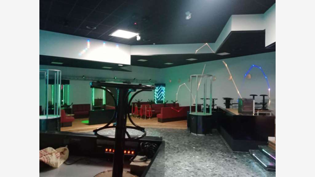 A vendre murs commerciaux établissement de nuit 49