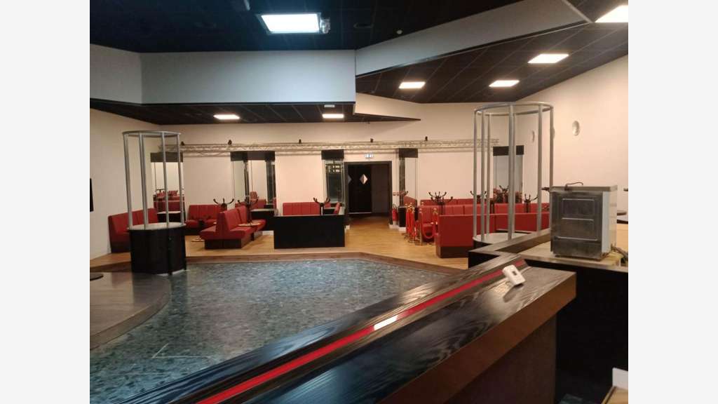 A vendre murs commerciaux établissement de nuit 49