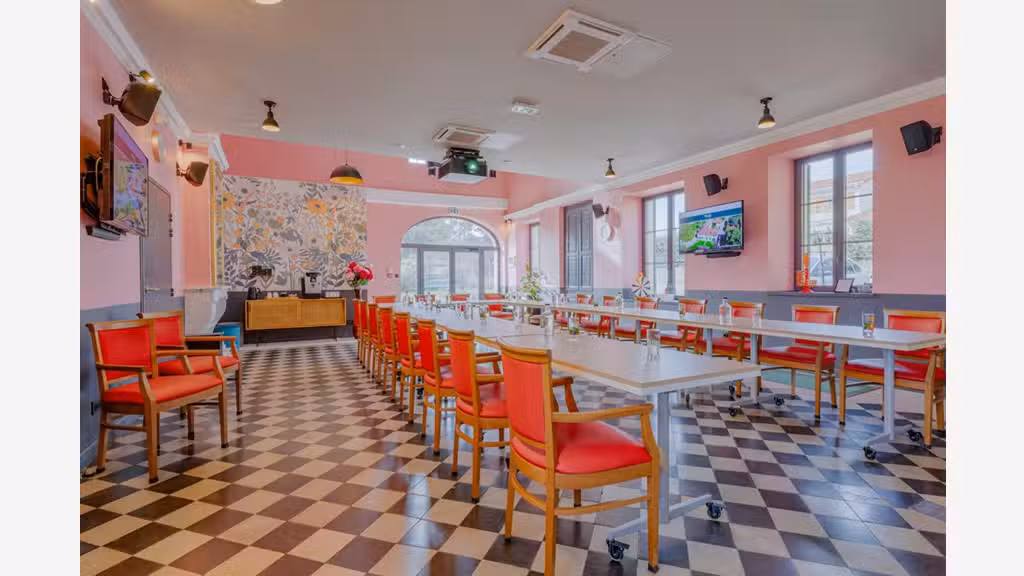 Murs commerciaux 345m² terrain 1281m² à Genas