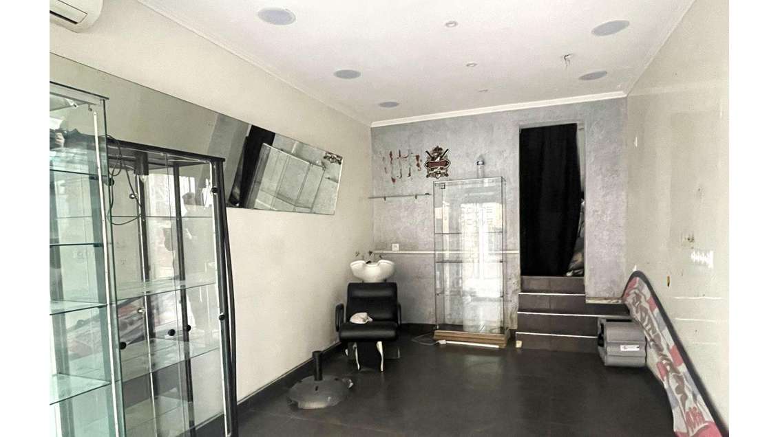 Vente murs commerciaux 30m² au Luc centre