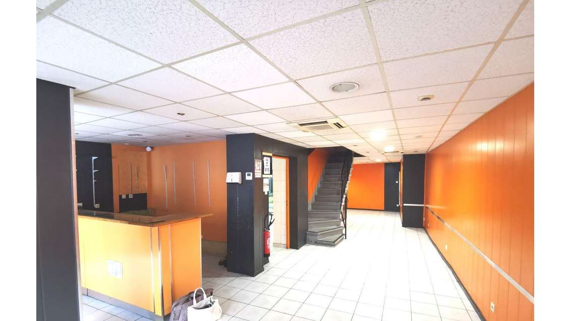 AV local commercial 200m² au Péage-de-Roussillon