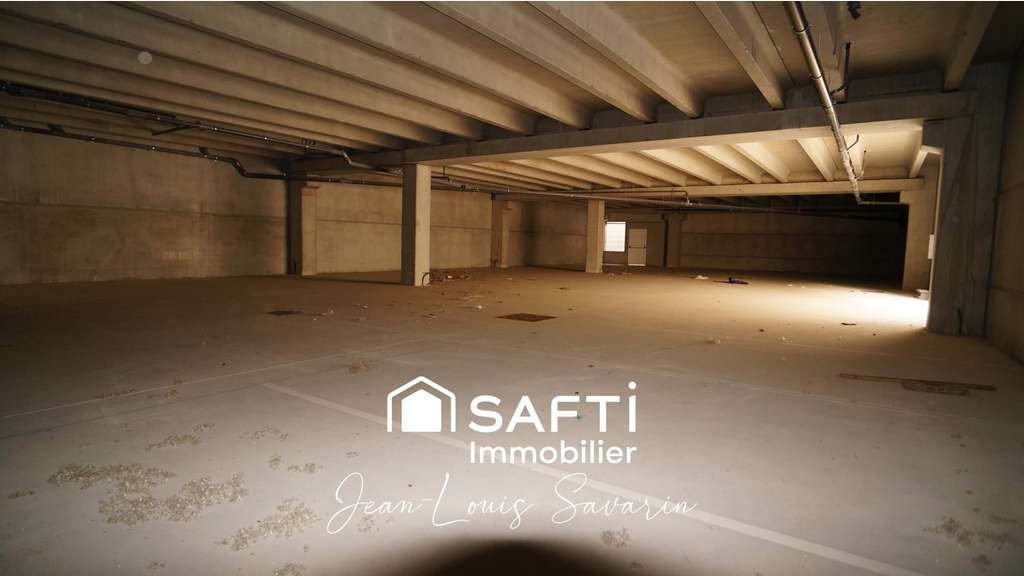 AV murs commerciaux neufs 485m² + parking à Cuers 