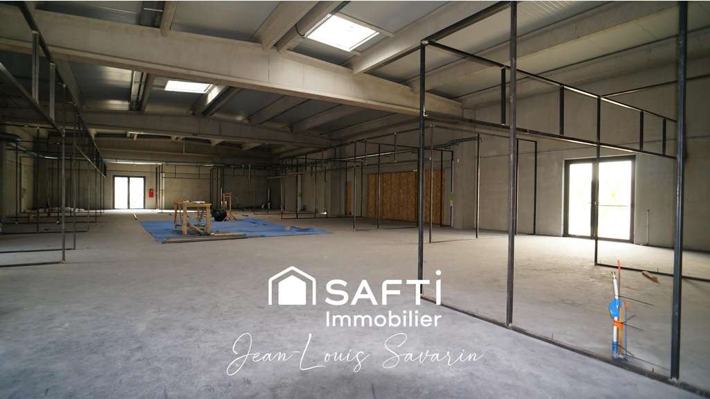 AV murs commerciaux neufs 485m² + parking à Cuers 