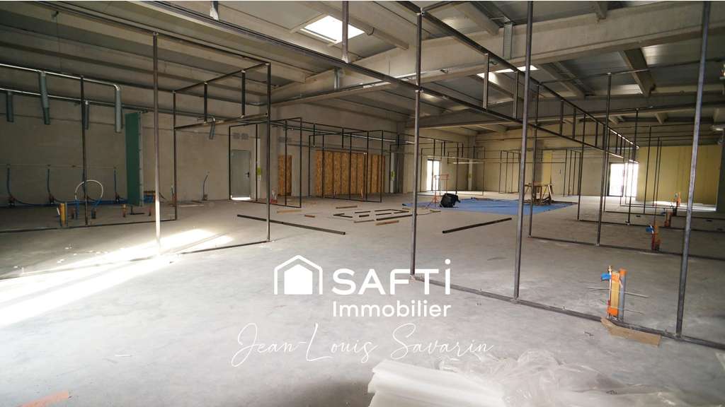 AV murs commerciaux neufs 485m² + parking à Cuers 