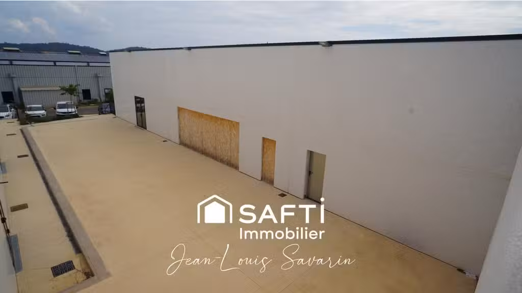 AV murs commerciaux neufs 485m² + parking à Cuers 