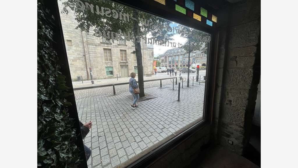 AV murs commerciaux empl N°1 à Quimper Cathédrale