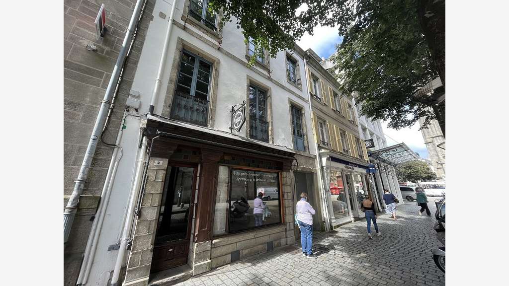 AV murs commerciaux empl N°1 à Quimper Cathédrale