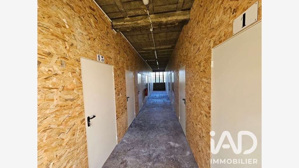Vente murs commerciaux 950m² à Rives-du-Couesnon