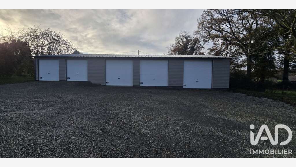 Vente murs commerciaux 950m² à Rives-du-Couesnon