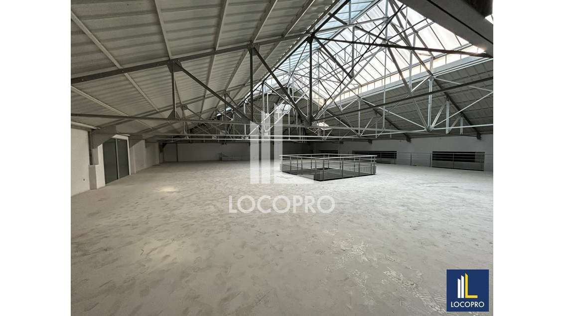 Vente local commercial 2000m² à Cannes centre