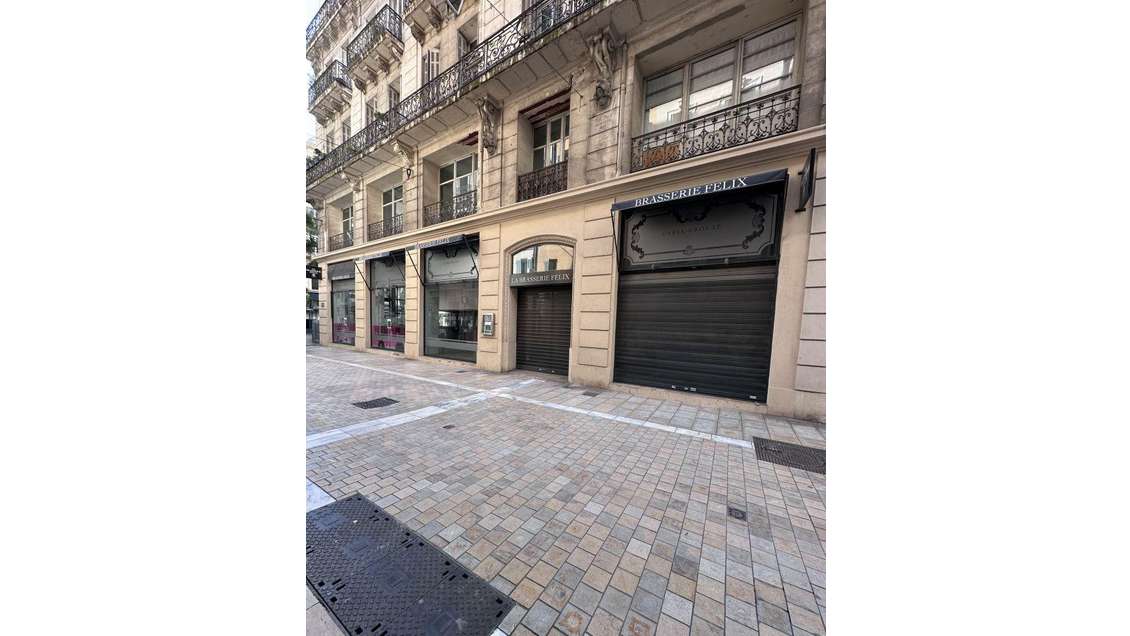 AV murs commerciaux 350m² centre historique Toulon