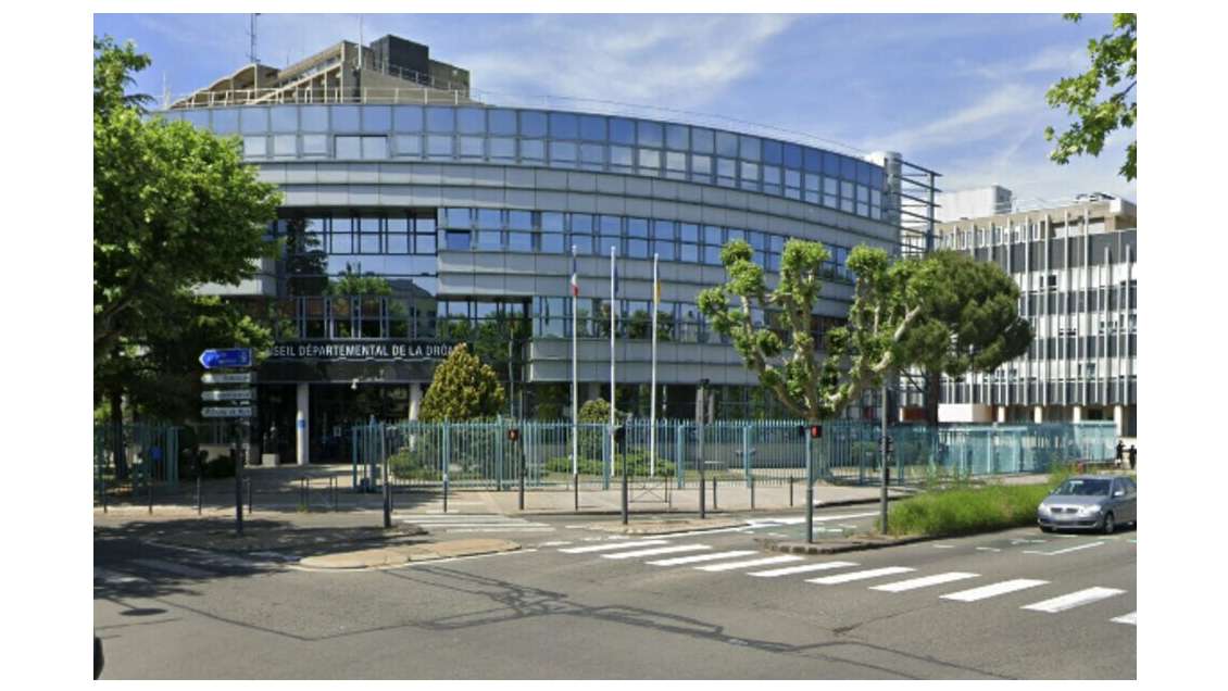 Vente murs commerciaux 165m² à Valence entrée 