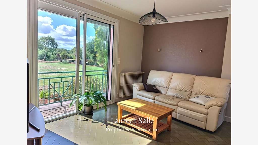 Vente murs commerciaux centre-bourg de Pluherlin
