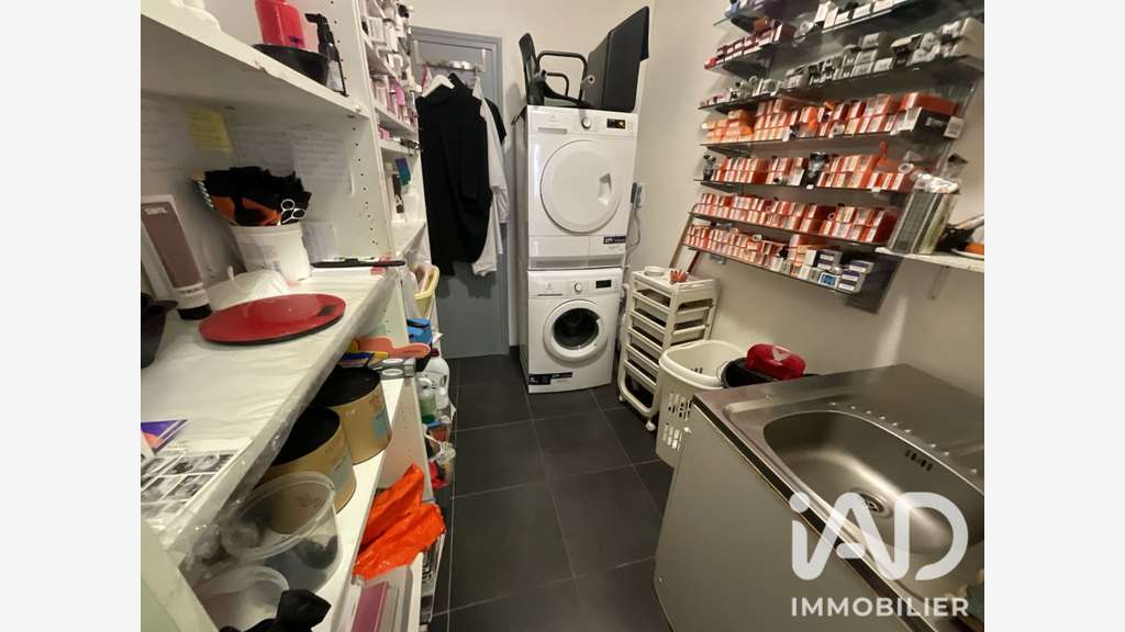 Vente murs local commercial 75m² à Somain