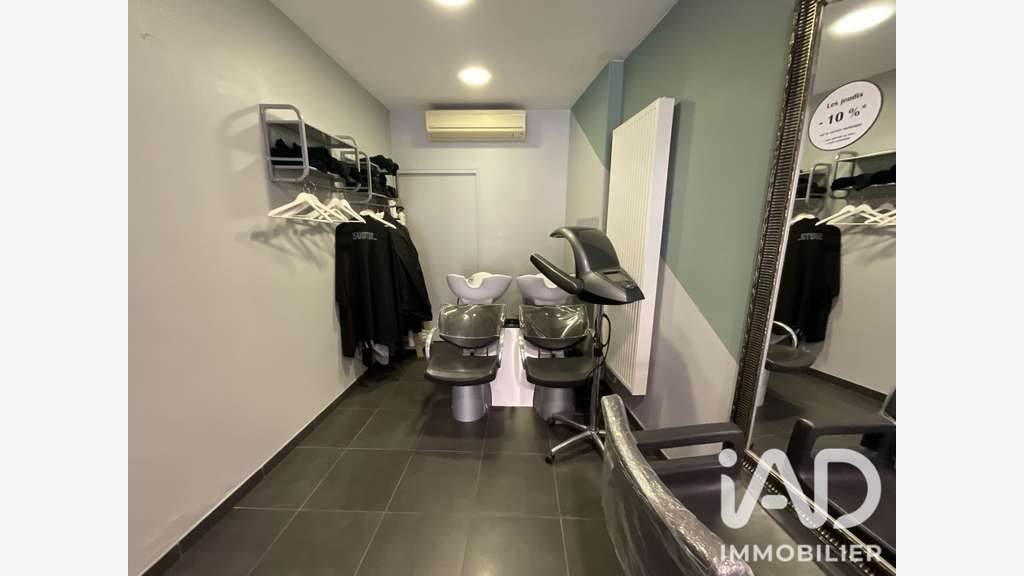 Vente murs local commercial 75m² à Somain