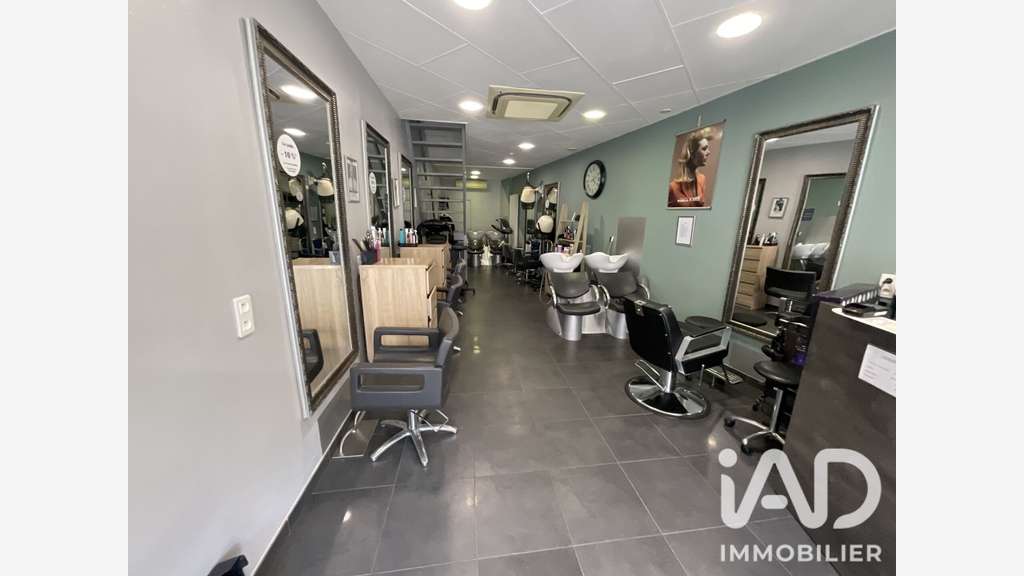 Vente murs local commercial 75m² à Somain
