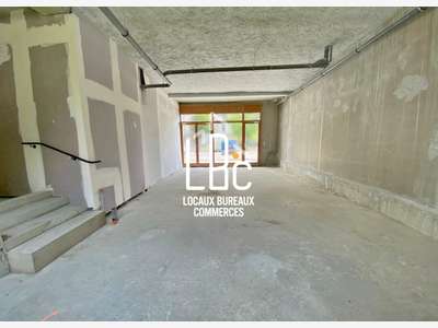 A vendre local commercial de 79,90m² à Nantes Est