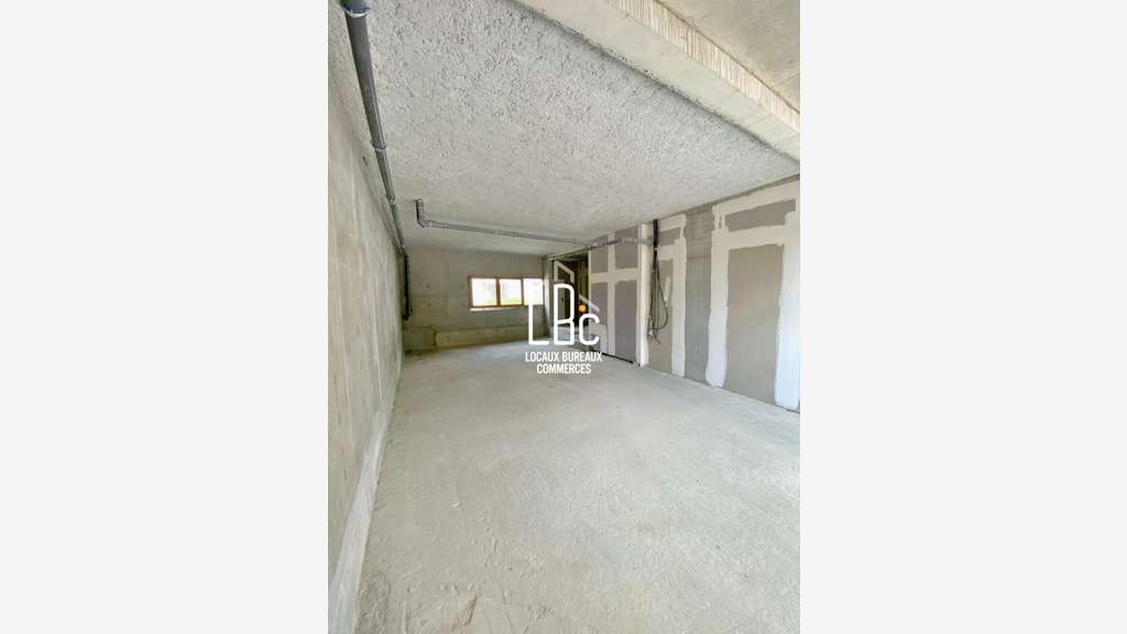A vendre local commercial de 79,90m² à Nantes Est