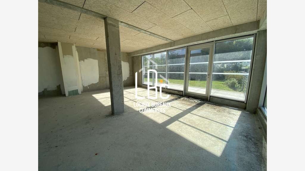 Vente local commercial neuf 158m² à Nantes Ouest