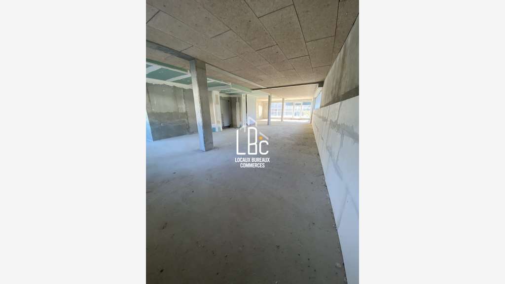 Vente local commercial neuf 158m² à Nantes Ouest