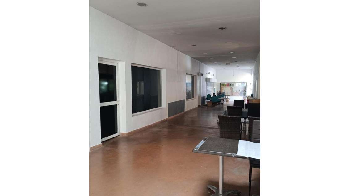 AV local commercial loué galerie marchande Quissac