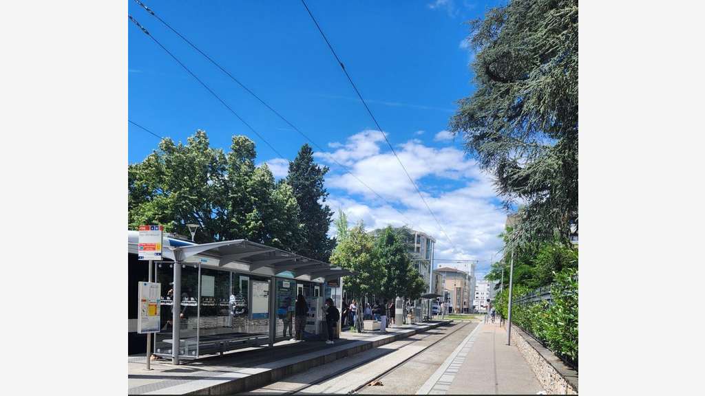 AV garage double 23m² à Annemasse proche tram
