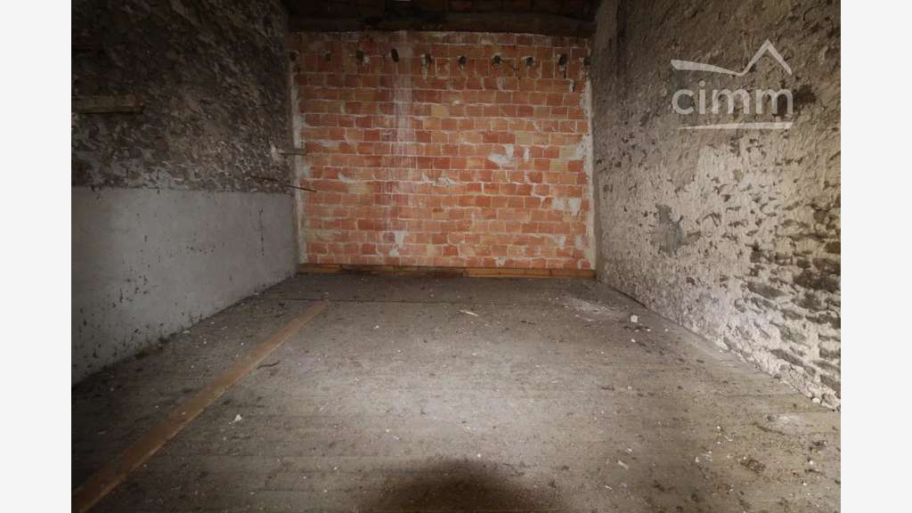 A vendre garage sur deux niveaux à Couiza