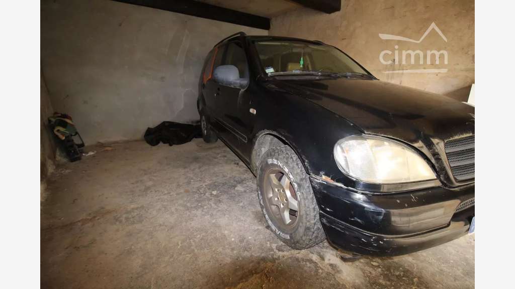 A vendre garage sur deux niveaux à Couiza