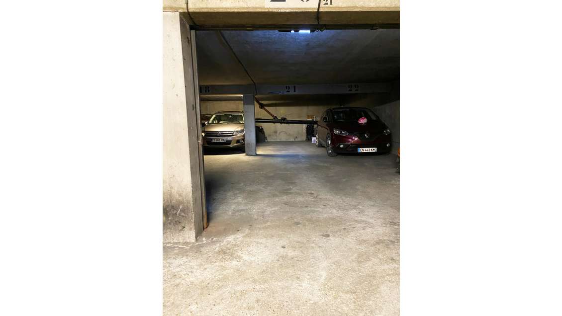 Vente double parking dans box sécurisé à Paris 18e
