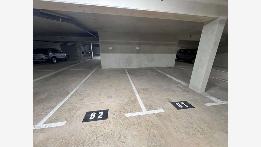 2 Parkings 13.3m² Roquefort Les Pins centre