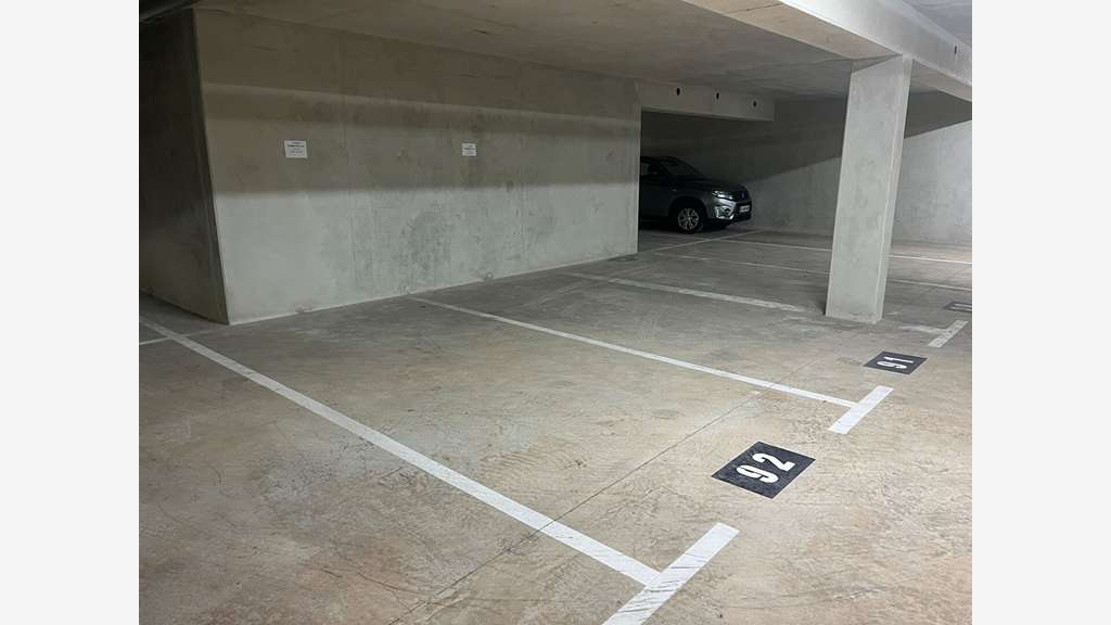 2 Parkings 13.3m² Roquefort Les Pins centre