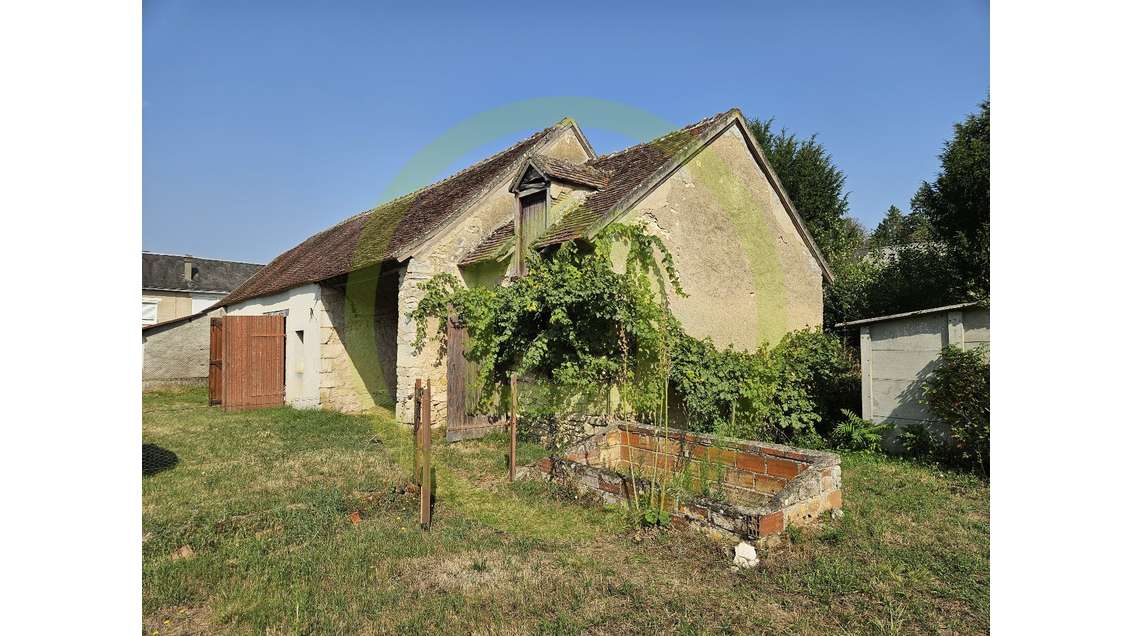 Ensemble couvert +/- 75m² au sol acces direct RN