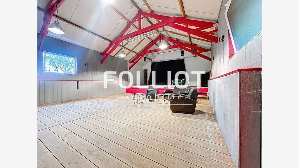 A vendre local de 135m² à Saint Denis Le Gast